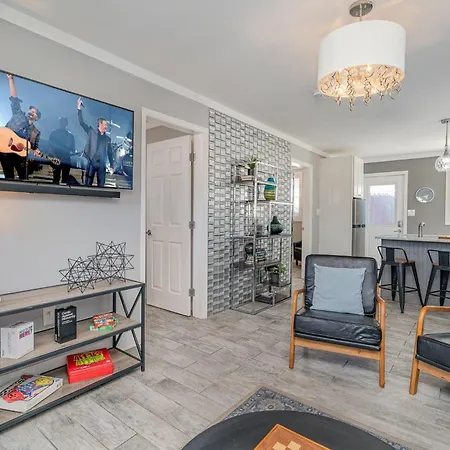Urban Pearl-2 Bedroom & Private Patio-In Midtown